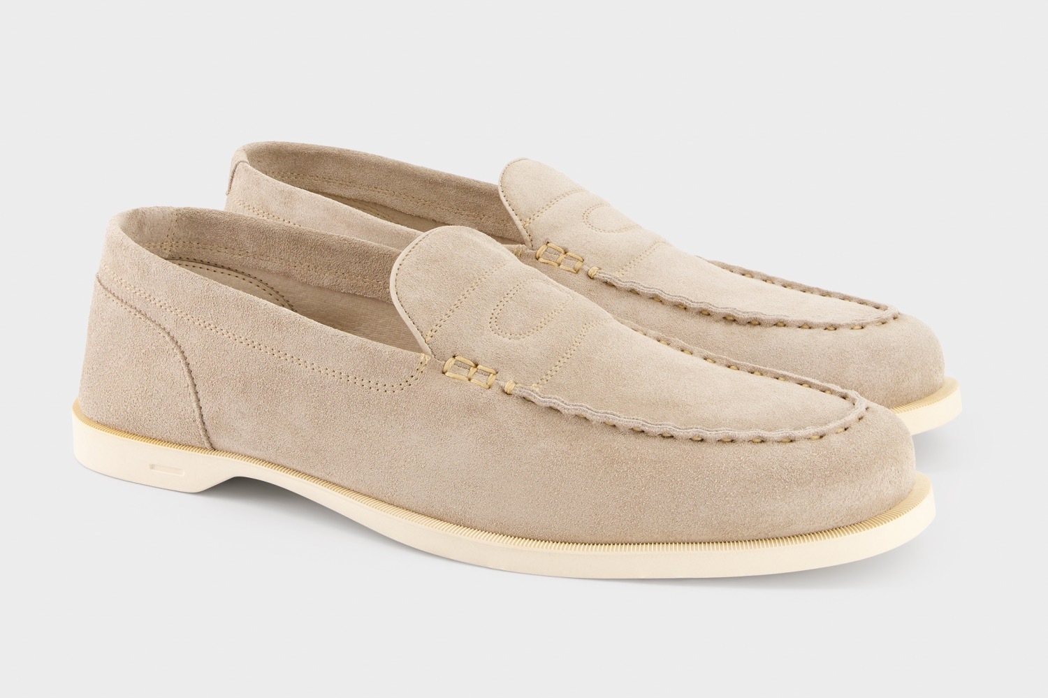 ジョンロブの24年春夏新作、“ステッチ入り”ソフトローファー＆バイカラーのダービーシューズ