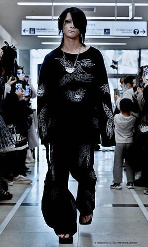 イクミ(IKUMI) 2023-24年秋冬ウィメンズ&メンズコレクション  - 写真15