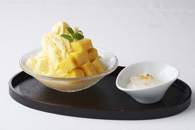 グランド ハイアット 東京の贅沢な夏、金箔・燕の巣のかかったマンゴーかき氷 | 写真