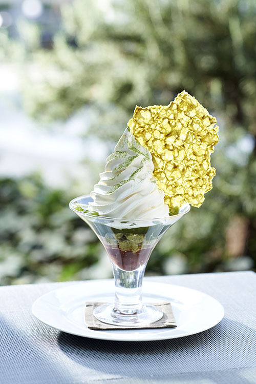 グランド ハイアット 東京の贅沢な夏、金箔・燕の巣のかかったマンゴーかき氷 | 写真