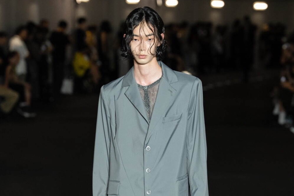 シュープの24年春夏、“花弁をイメージ”レイヤードブレザー＆ワイドパンツなど