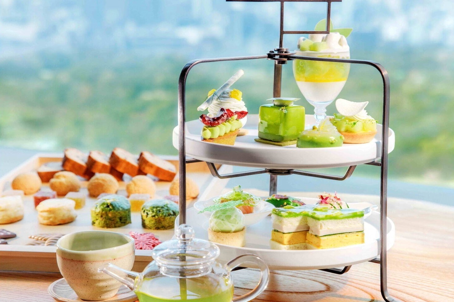 フォーシーズンズホテル東京大手町「グリーンガーデンアフタヌーンティー」旬のメロンやピスタチオスイーツ