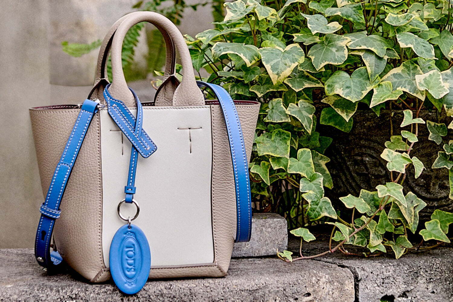 トッズ24年夏ウィメンズ バッグ、「ケイト」チェーンモチーフのジャカード織りバッグなど