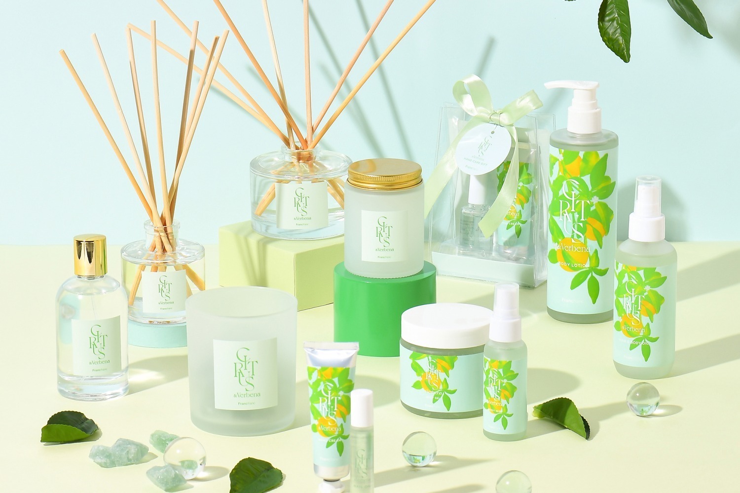 ルームフレグランス｜フランフラン「シトラス＆ヴァーベナ」の香りの夏アイテム、“ひんやり”ボディジェル＆ディフューザー