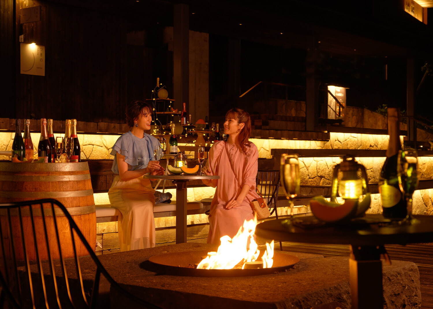 星野リゾート トマム“メロン＆シャンパン”を楽しむ夏イベント、ライトアップされた幻想的な屋外テラスで｜写真5
