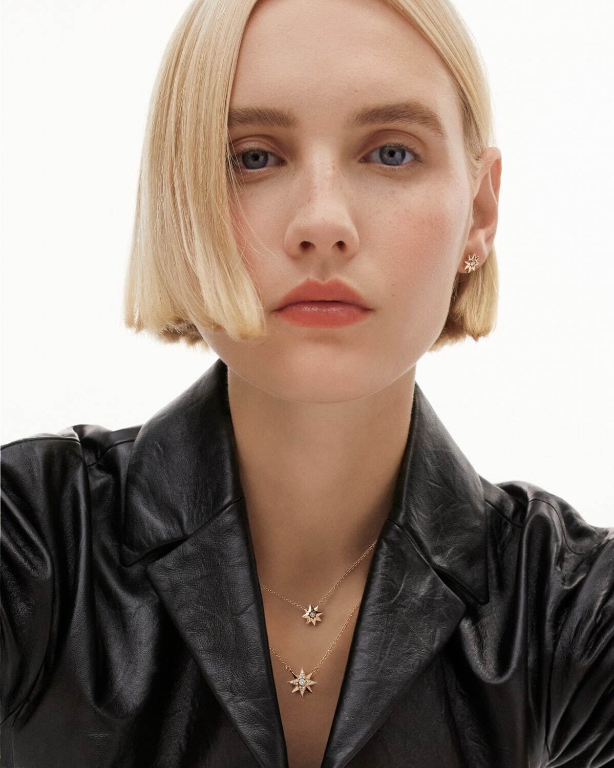 ぶんぶん様　✳︎紙袋無しでの発送Dior 星モチーフ 淡水パールネックレス Christian Dior(クリスチャンディオール) フェイクパールスター