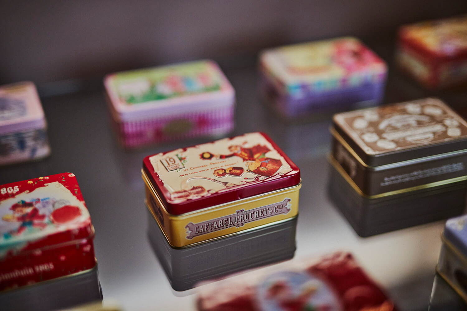 イタリア発のチョコレートブランド「カファレル」愛らしい“デザイン缶”を集めた展覧会が神戸で｜写真3