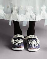 シモーネ ロシャ×クロックス“大粒パール＆ビジュー付き”コラボサンダル、メッシュ生地ミックスも｜写真3