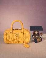 miumiu ワンダーXLバッグ ココアカラー キルティングスエード miumiu ワンダーXLバッグ ココアカラー キルティングスエード