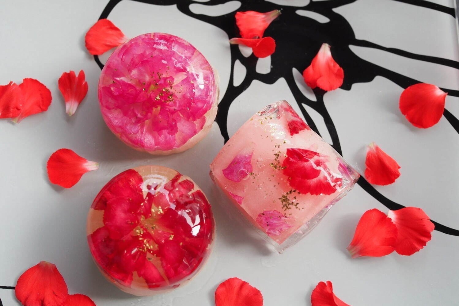 母の日スイーツ特集【2024年】人気ブランドの高級お菓子やチョコレート、おすすめギフト紹介