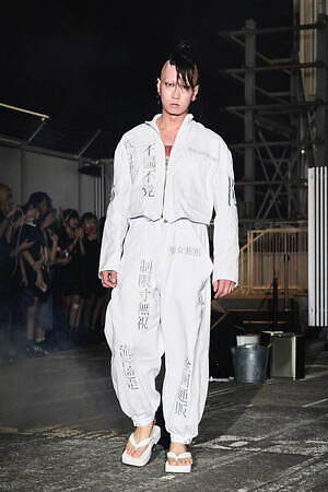 イクミ(IKUMI) 2024年春夏ウィメンズ&メンズコレクション  - 写真20