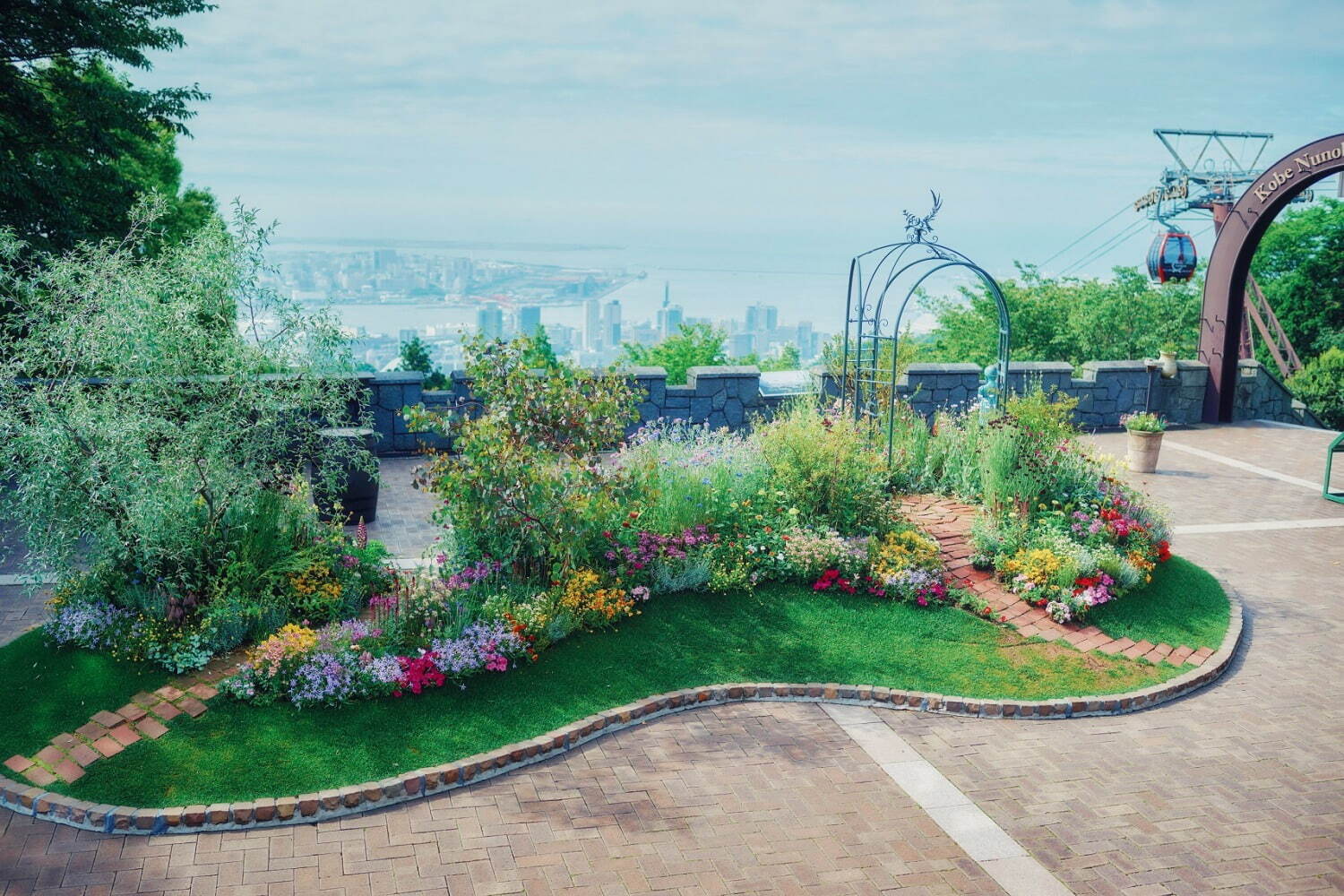 「神戸布引ハーブ園」チューリップやネモフィラが咲き誇る春夏イベント、ローズ＆ラベンダーも見頃に｜写真36