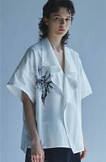 Y'sの“サボテンの花”モチーフシャツ＆デニムパンツ、人工タンパク質の新素材を採用｜写真1