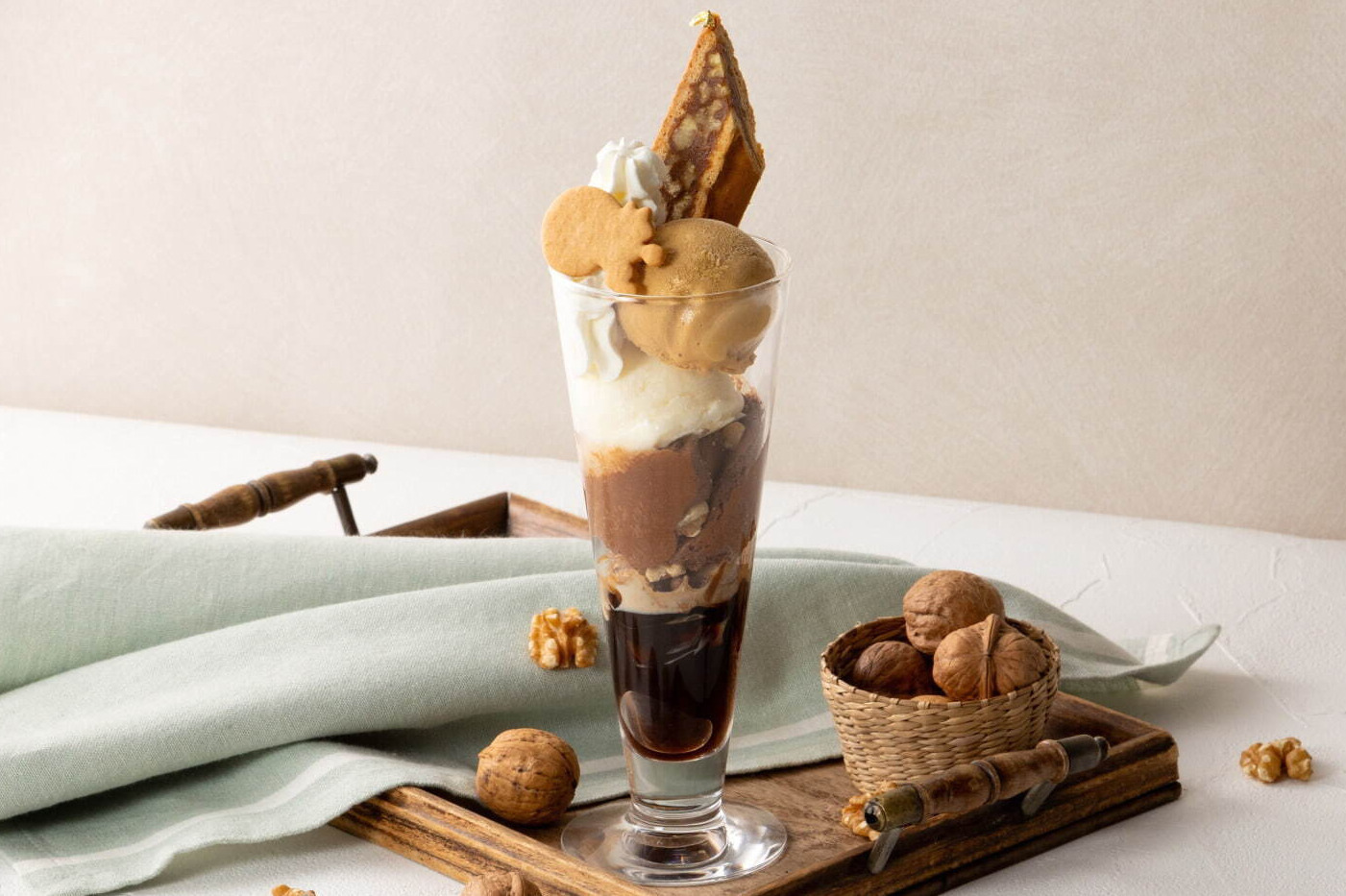 鎌倉紅谷「クルミッ子」カフェが小町横路店併設にオープン、“飲むクルミッ子”やパフェなど