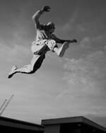 Y-3の24年春夏、“繭のようなアッパー”の厚底ランニングシューズや左右非対称スニーカーなど｜写真7