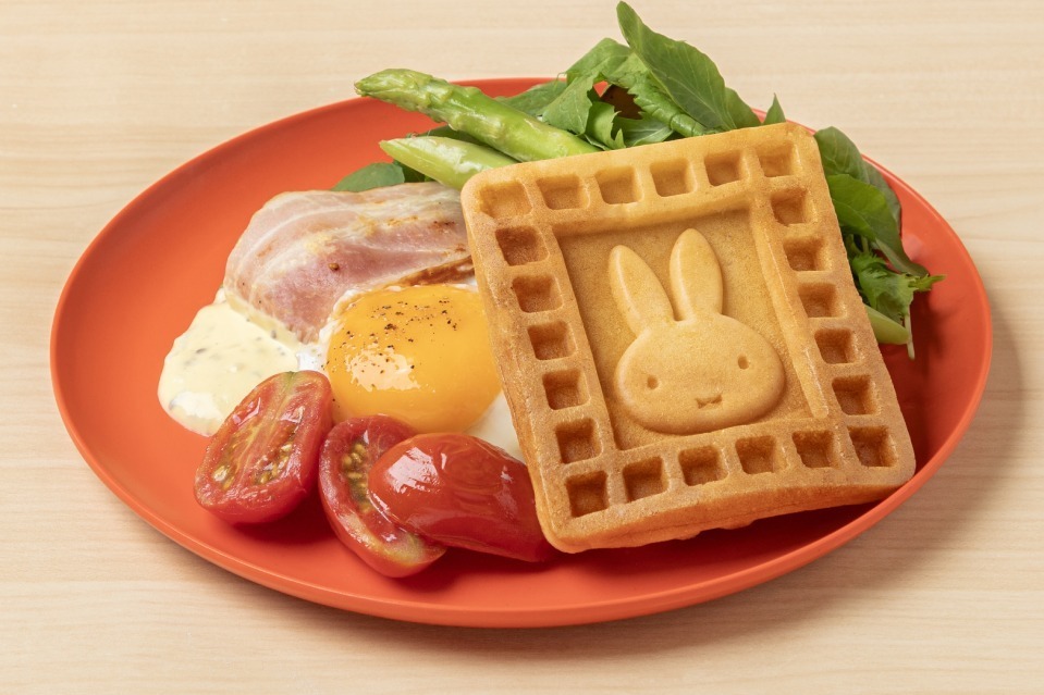 パスタ｜代官山「ミッフィーカフェ」から“ミッフィーの顔”入りワッフルなど新メニュー、フィナンシェ柄グッズも