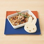 代官山「ミッフィーカフェ」から“ミッフィーの顔”入りワッフルなど新メニュー、フィナンシェ柄グッズも｜写真2