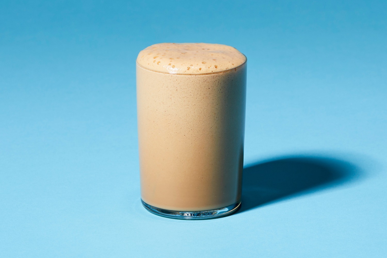 ブルーボトルコーヒーの常設カフェが東京・豊洲公園に、“デザート感覚”の限定ドリンク＆マグカップも