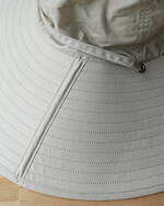 キジマ タカユキ“折り畳める”ハット、ハリ感のある優雅なブリム - スタイリスト百々千晴コラボ｜写真6