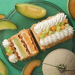 キハチ 青山本店「KIHACHIのダブルメロンパイ」赤肉と青肉、旬のメロン2種が主役の限定スイーツ｜写真2