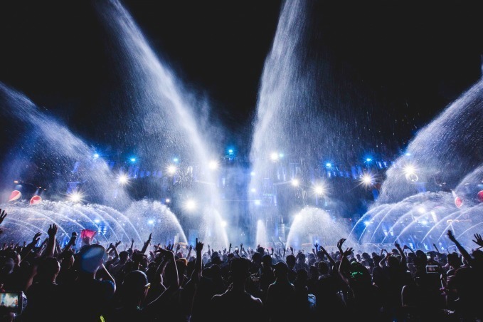 ずぶ濡れになる音楽フェス「エス・ツー・オー・ジャパン 2024」お台場で、タイ水かけ祭りと音楽が融合｜写真2