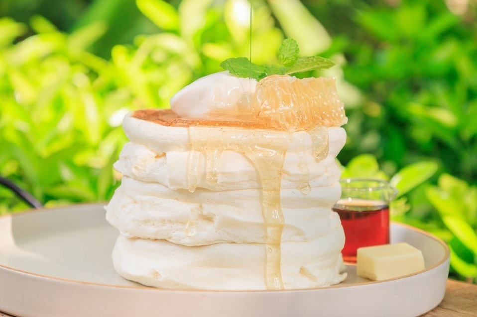 クリームソーダ｜新宿高島屋「むにぐるめカフェ」濃厚抹茶テリーヌや“ふるぷる”パンケーキ、紅茶プリンなど人気カフェ集結