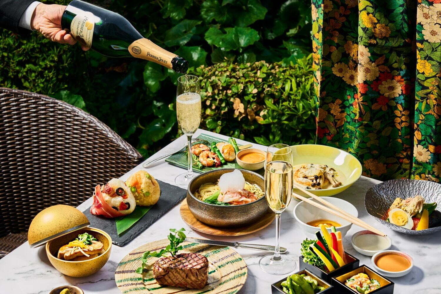 セント レジス ホテル 大阪のシャンパン＆ビアガーデン、“居酒屋を逆輸入”シメのラーメンも西洋風に