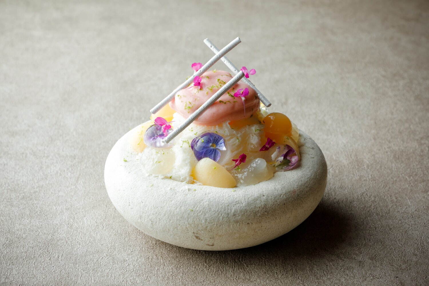 ＜ロク キョウト＞みずみずしい“白桃×ヨーグルトアイス”のパフェかき氷「夏 麓 氷」