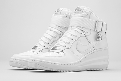 ナイキ「ルナ フォース 1 SKY HI」