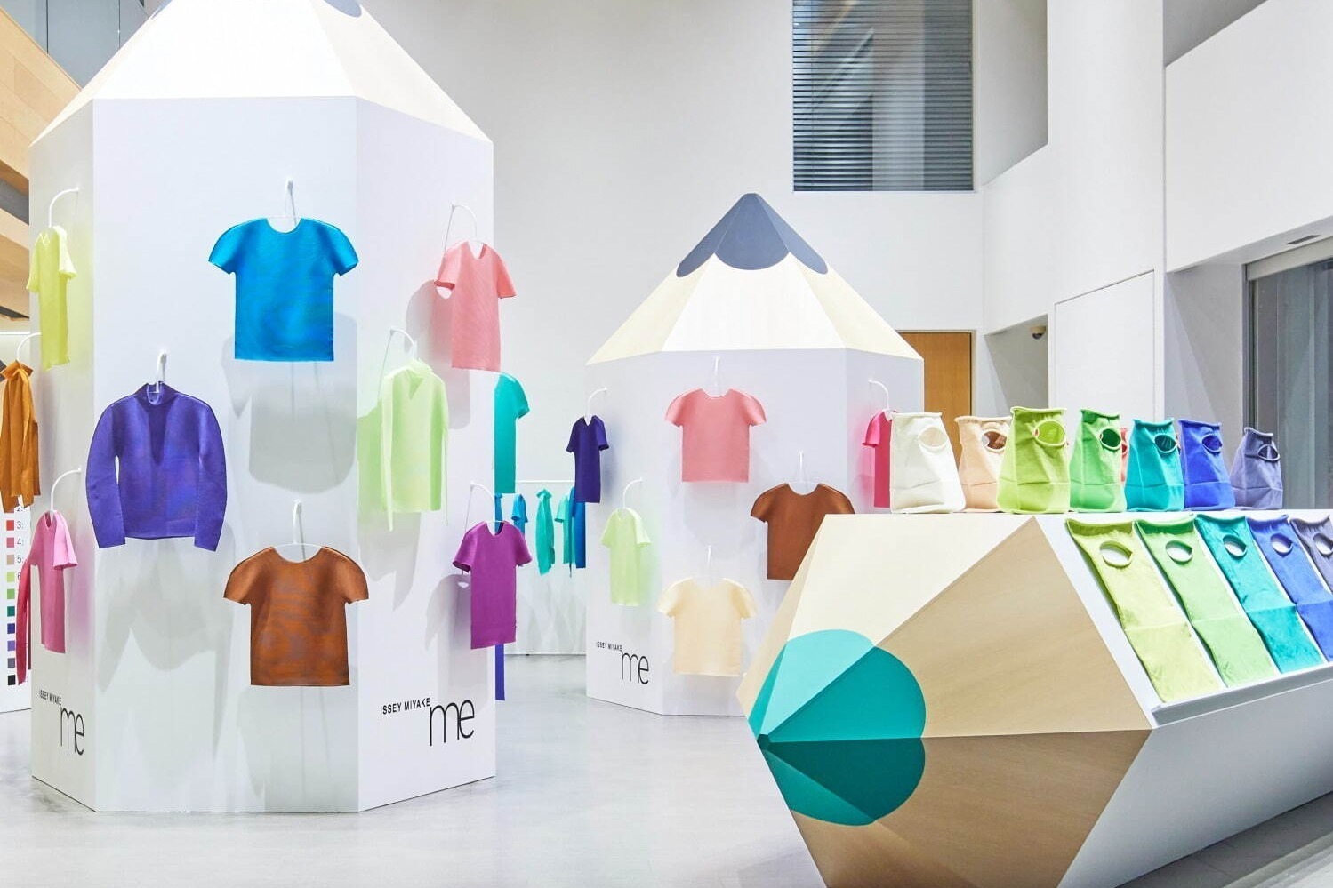me ISSEY MIYAKE POP 6月限定トップス