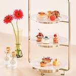 ストリングスホテル東京インターコンチネンタル、グタールの香水「プチシェリー」着想アフタヌーンティー｜写真1