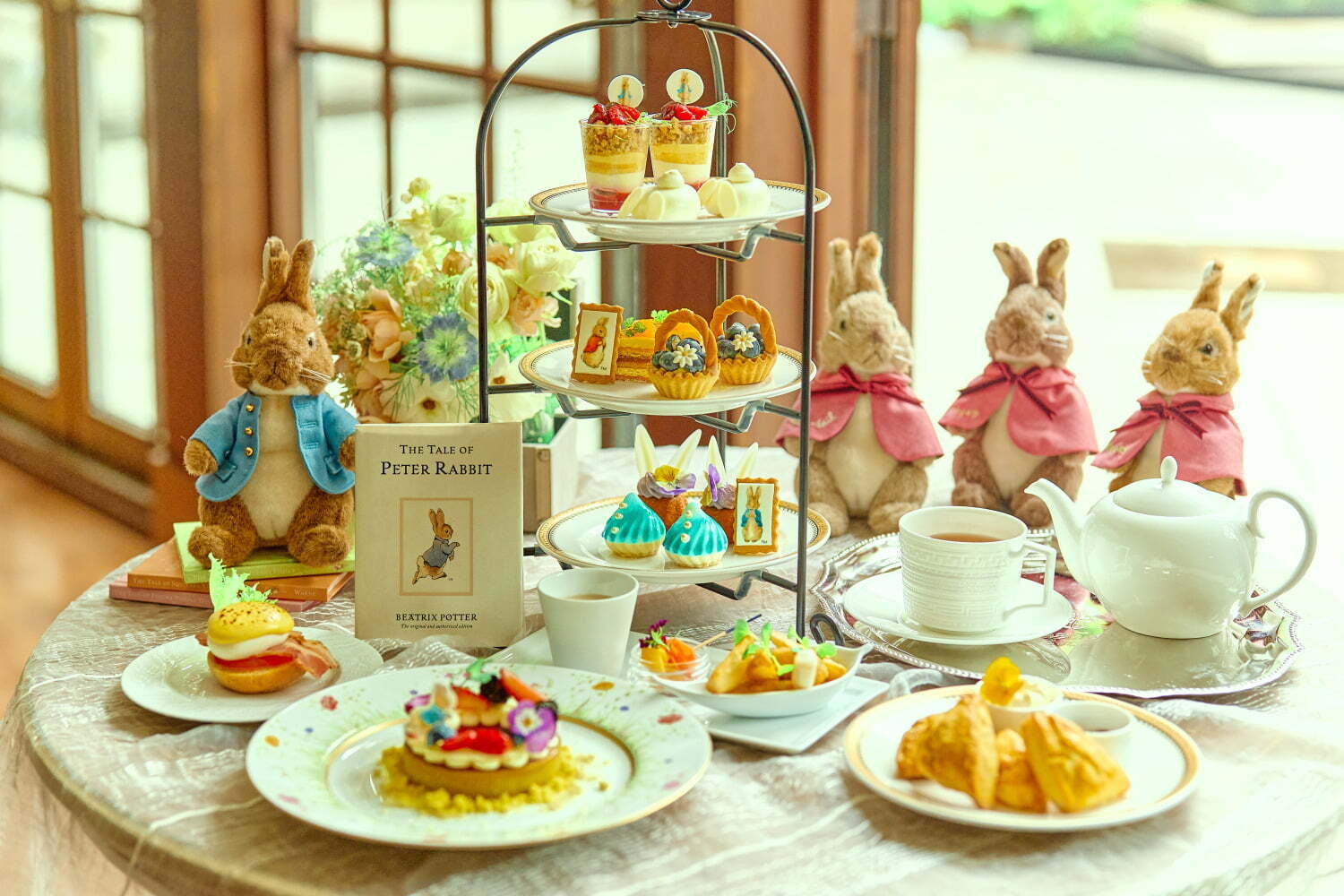 ピーターラビット｜「ピーターラビット」絵本の世界のアフタヌーンティー“うさぎの後ろ姿”ムースやベリータルト、白金台で