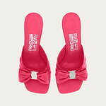 フェラガモ24年春夏新作サンダル、“リボン”モチーフのミュールやメタルプレート煌めくサンダル｜写真18