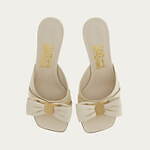 フェラガモ24年春夏新作サンダル、“リボン”モチーフのミュールやメタルプレート煌めくサンダル｜写真15