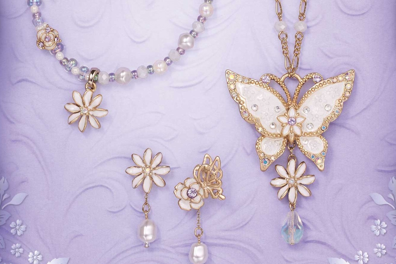 アナ スイ“純白の花”「ティアレ」アクセサリー、涼しげな蝶と花のネックレスやピアス