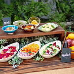 「うめだ阪急ビアガーデン」フード約30種＆ドリンク120種食べ飲み放題、ジューシーなチキンレッグも｜写真4