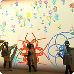 “光と遊ぶ”「魔法の美術館」京都高島屋で、動きに合わせて変化する光×アートの体験型展示｜写真1