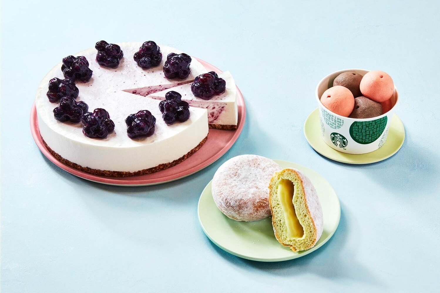 スターバックスの夏シーズン限定スイーツ、クラウンメロン入りクリームのもっちりマラサダドーナツなど