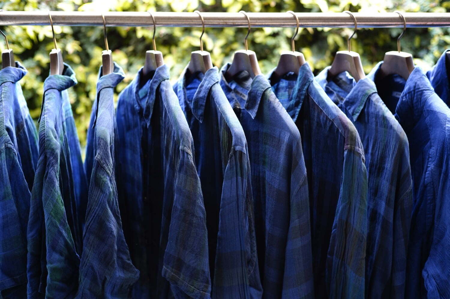 セブンバイセブン2024年春夏の“一点物”藍染アイテム、伊勢丹新宿店 メンズ館で