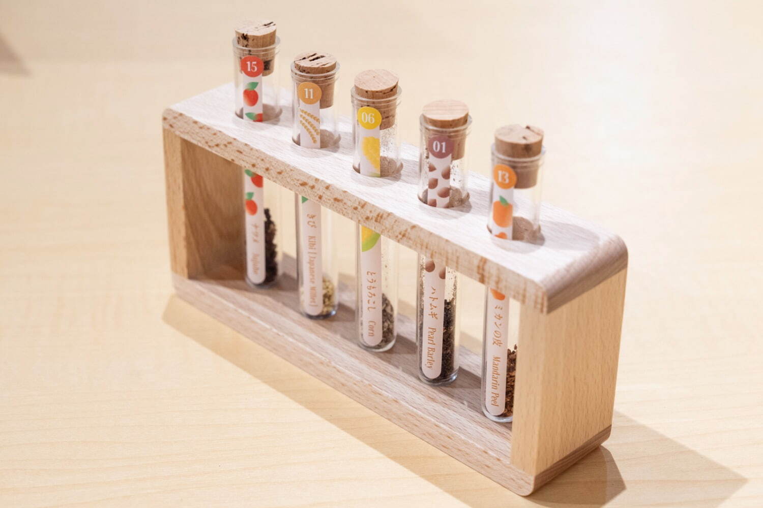 自分だけの「オリジナルブレンド十六茶」を作れる限定ショップが