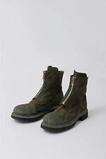 グイディ×ビオトープの限定ショートブーツ、深みオリーブ色のスエードアッパー×バックジップ｜写真6