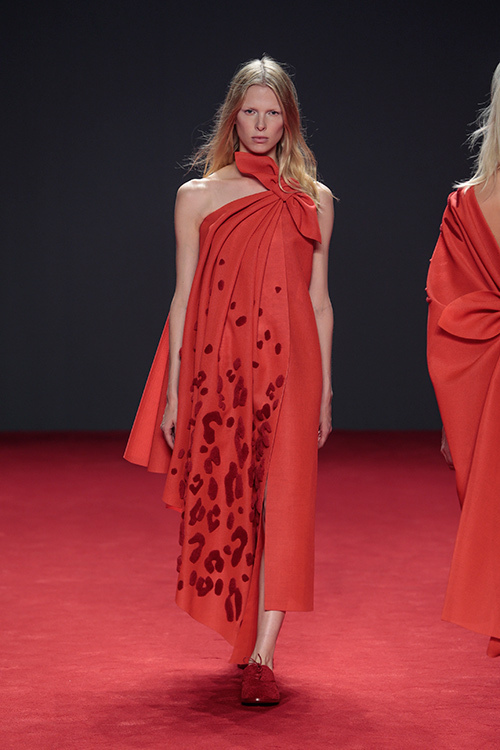 ヴィクター＆ロルフ オートクチュール(VIKTOR & ROLF Haute Couture) 2014-15年秋冬ウィメンズコレクション  - 写真19