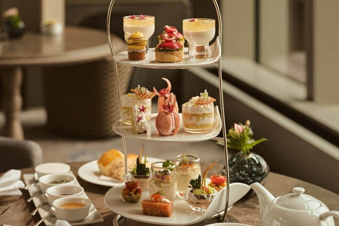 蜂モチーフ｜ジャヌ東京「はちみつアフタヌーンティー」“ミツバチや蜂の巣”着想タルトやメロンショートケーキ