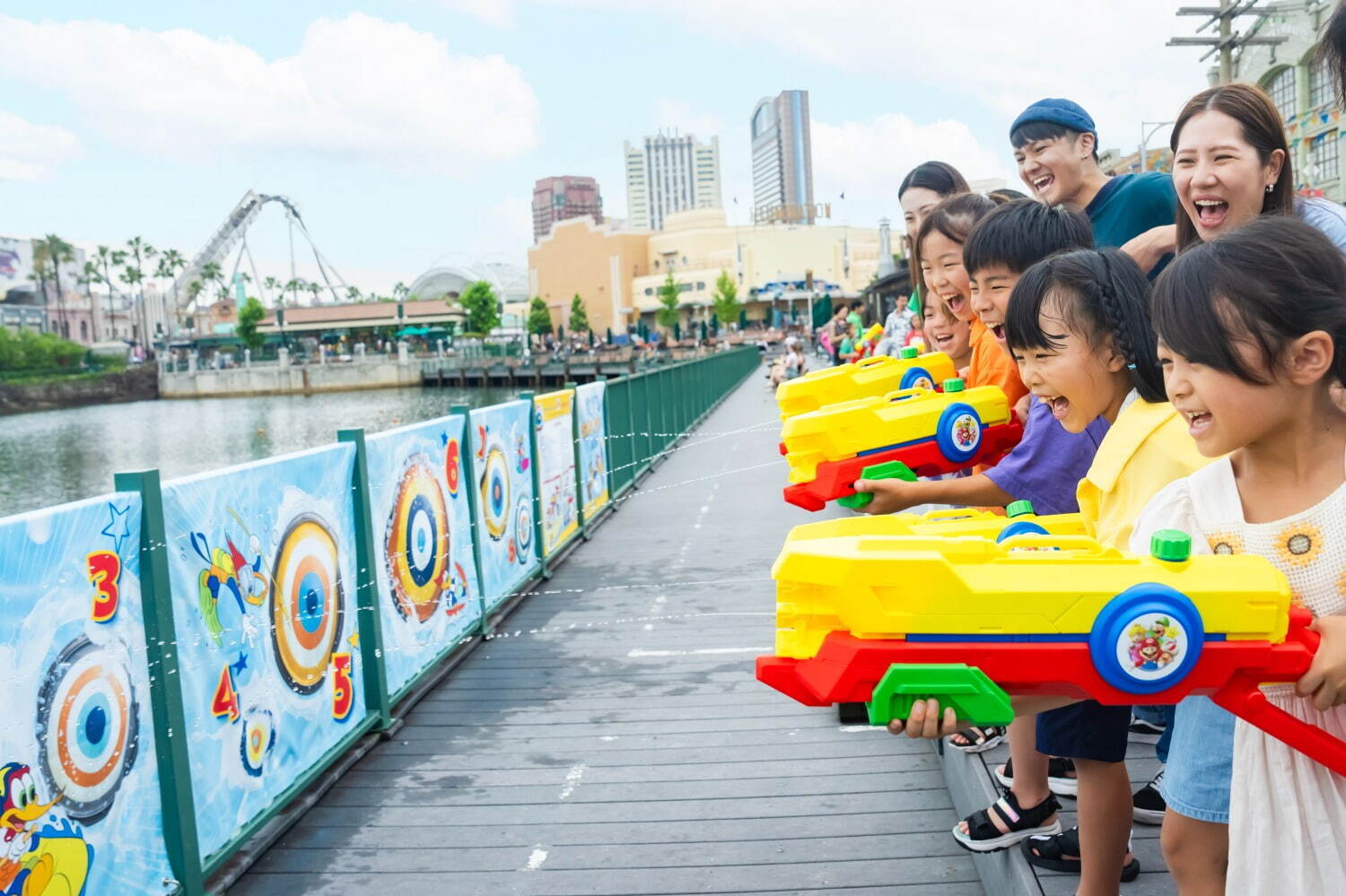 USJ夏の“びしょ濡れ”パレードが復活、巨大ポケモン「ギャラドス」や「デイジー姫」のフロート｜写真9