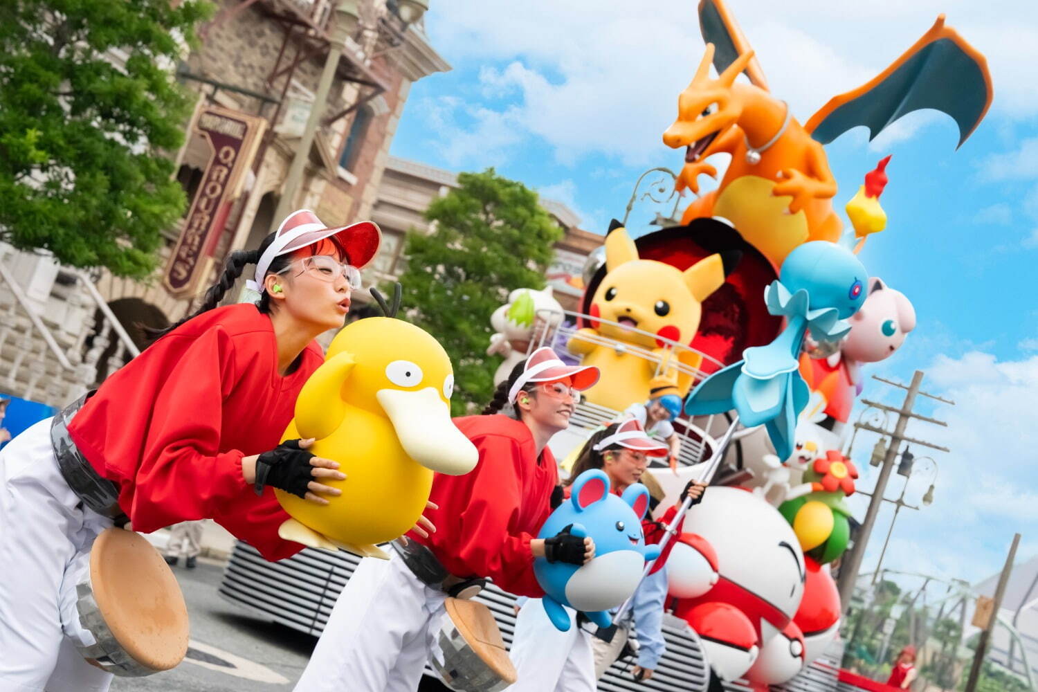 USJ夏の“びしょ濡れ”パレードが復活、巨大ポケモン「ギャラドス」や「デイジー姫」のフロート｜写真5