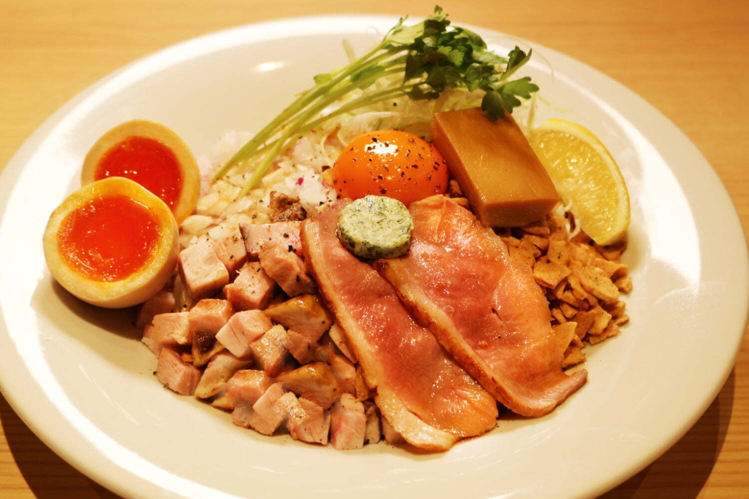 ミシュラン｜ 「銀座おのでら」の“ラーメン屋”が表参道に、トリュフ香るワンタン入りラーメン＆混ぜそばも