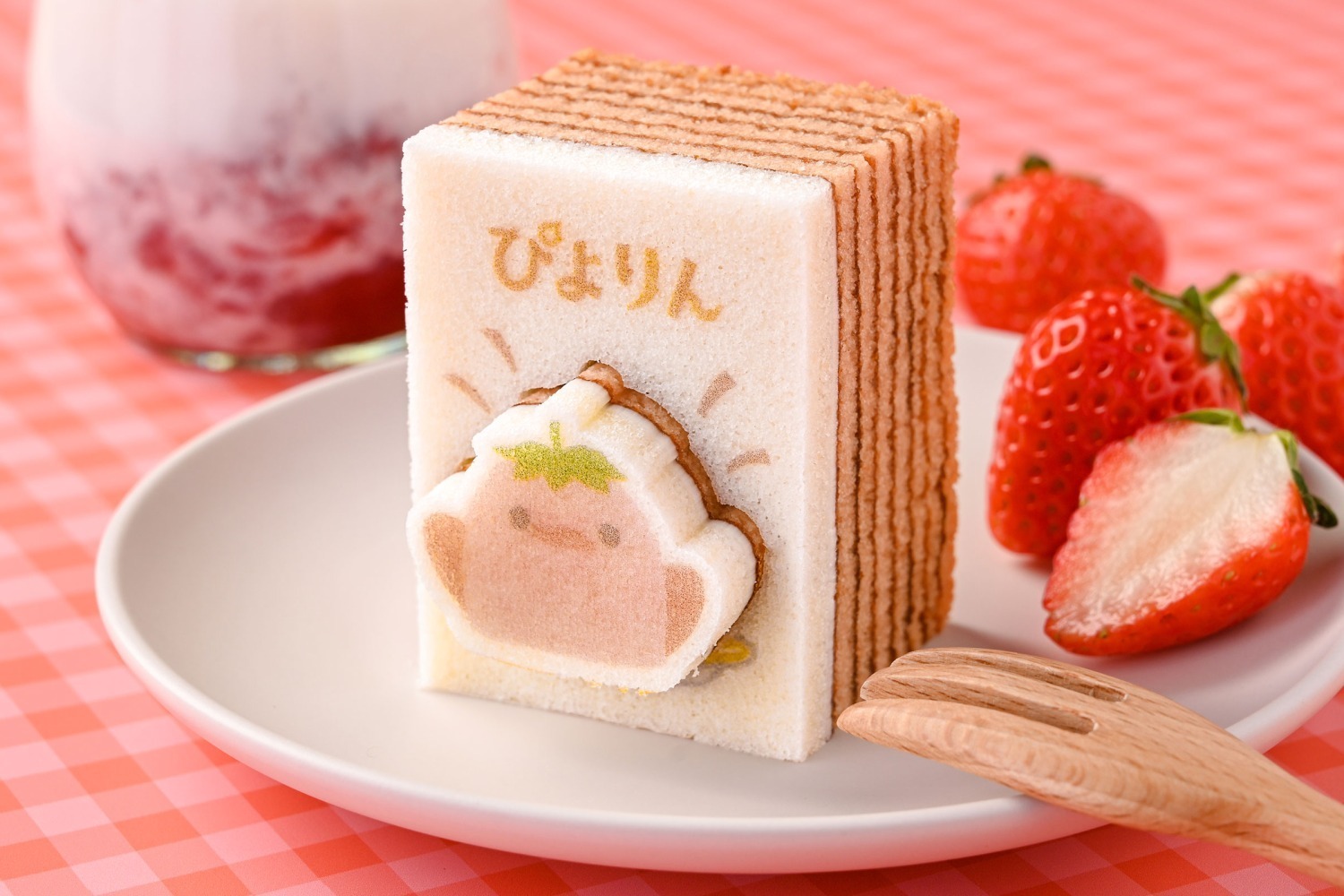 ぴよりん｜いちごみるく味の「ぴよりんかたぬきバウム」やさしい甘さの“しっとり”バウムクーヘン、名古屋駅限定で