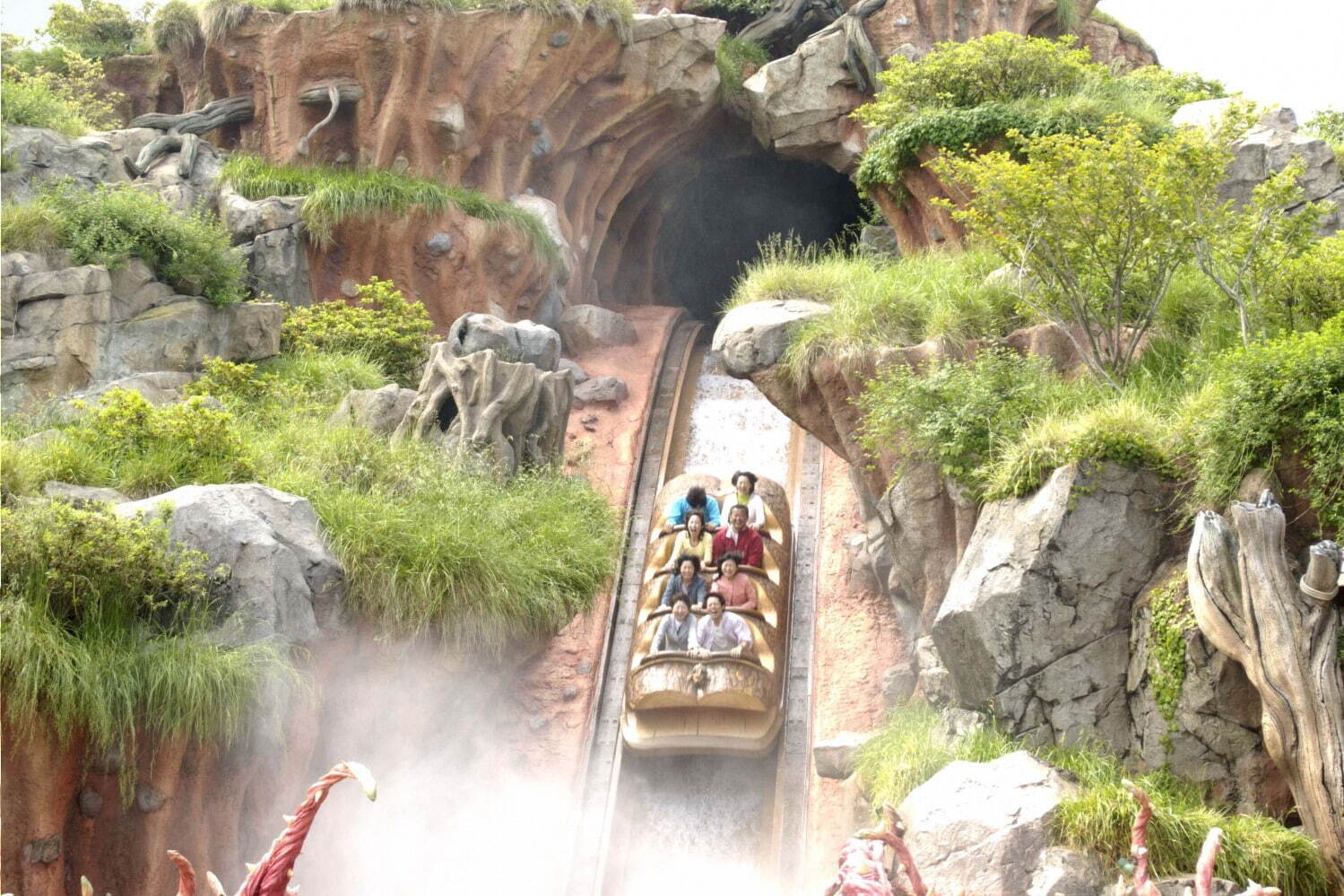 東京ディズニーリゾートの夏イベント、“びしょ濡れMAX”の