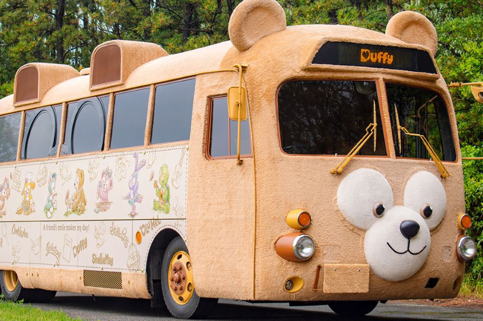 ダッフィー｜「ダッフィーバス」愛知や山形で展示 - ぬいぐるみと同素材“ふわふわ”ボディに触れる＆写真撮影も