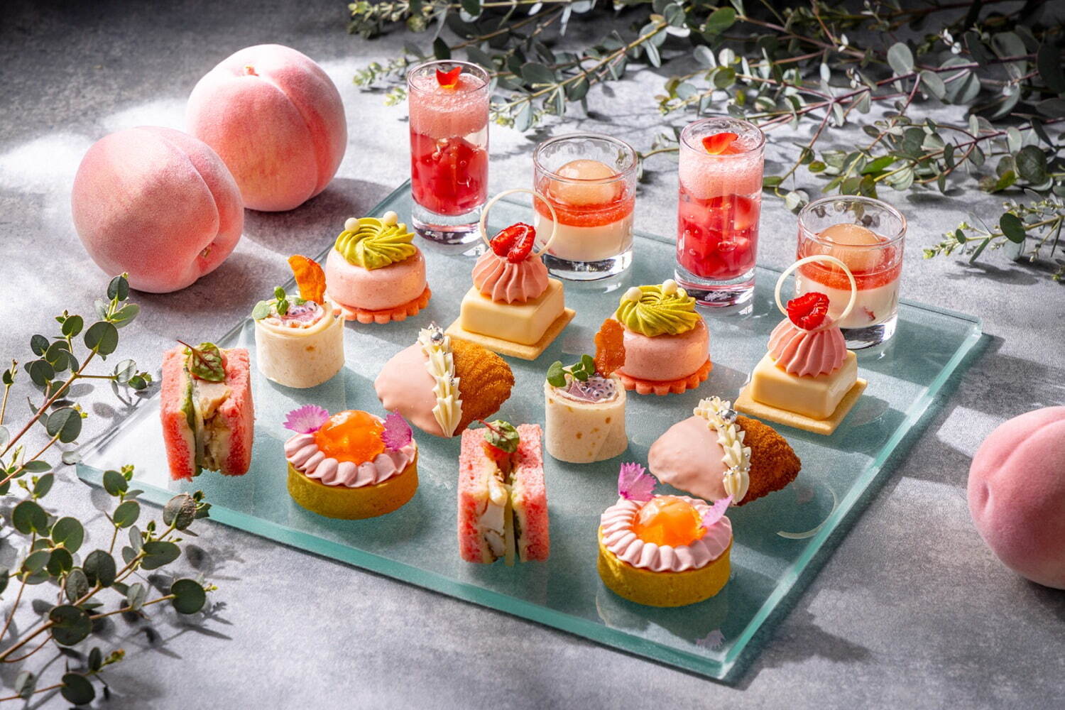 「スタンダードアフタヌーンティー」
[平日] 1名 7,200円
[土日祝日] 1名 7,800円／13:30および14:00開始の回は1名 8,300円